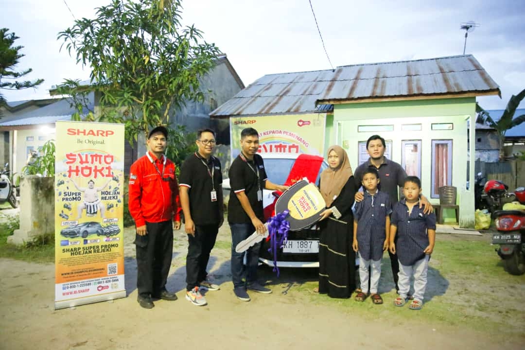Sharp Indonesia Serahkan  3 Unit Mobil Ke Pemenang Promo SLD Sumo Hoki