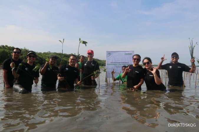 Citilink Tanam 1000 Bibit Pohon Mangrove di Pesisir Pantai Untia Makassar