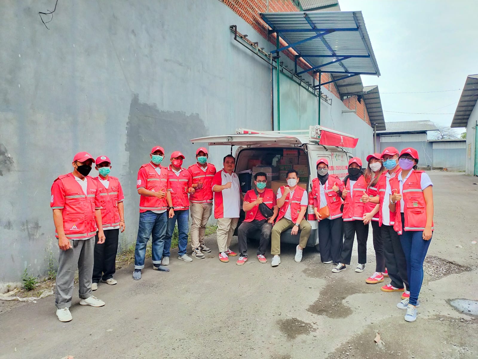 PT Meccaya Gandeng MUNI & PT Kapal Api Salurkan Donasi Korban Gempa di Cianjur