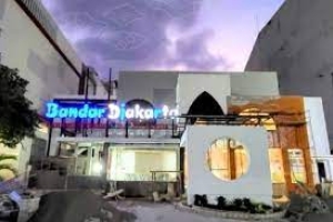 Bandar Djakarta Cabang Cirebon, Restoran Pertama di Luar Jabodetabek