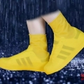 Hujan Mulai Sering Turun, Yuk Lindungi Sepatu dengan Shoes Cover dari Speeds