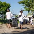 Gandeng PlusTik, Telkomsel Bersih-bersih Pantai di Labuan Bajo Jelang KTT ASEAN
