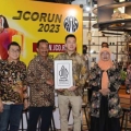 SUCOFINDO Dampingi BPJPH Serahkan Sertifikat Halal untuk JCO Indonesia