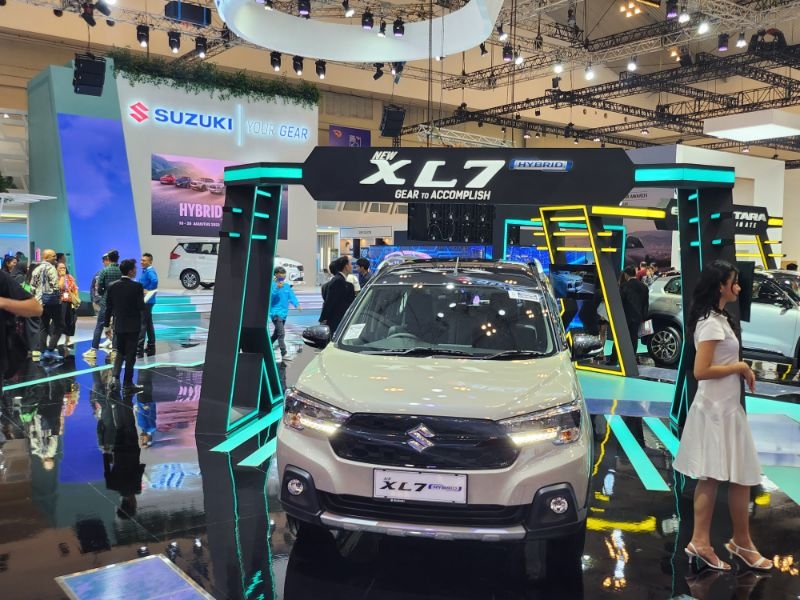 Selain Pamerkan Kendaraan Ramah Lingkungan, Suzuki Perkenalkan Seragam Baru di GIIAS 2023
