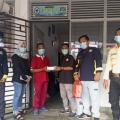 PT Timah Bagikan Ribuan Masker ke Warga Muntok Terdampak Kabut Asap