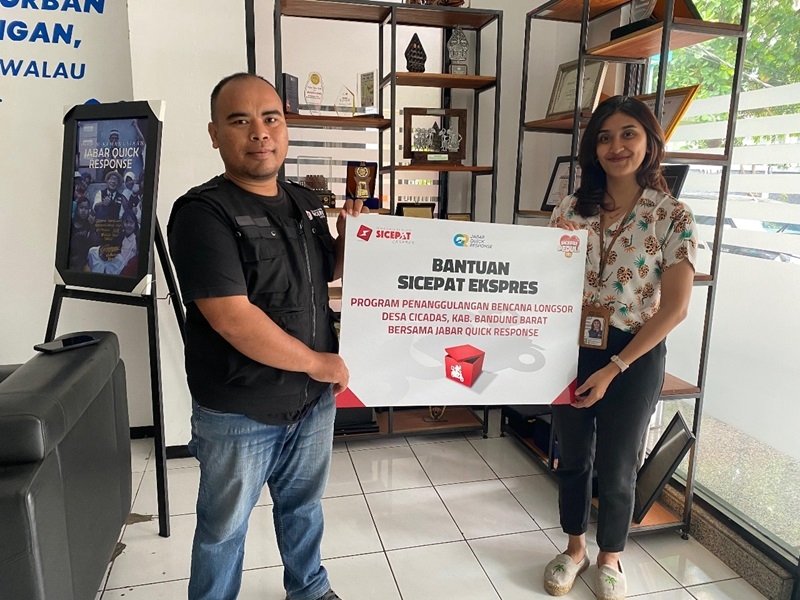 SiCepat Ekspres Salurkan Donasi untuk Korban Longsor di Jawa Barat