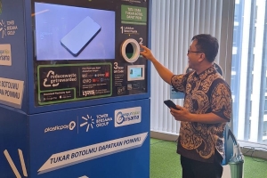 TBIG Fasilitasi Karyawan Terapkan Ekonomi Hijau Dengan Teknologi Reverse Vending Machine