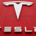 Tesla Produsen Mobil Paling Inovatif